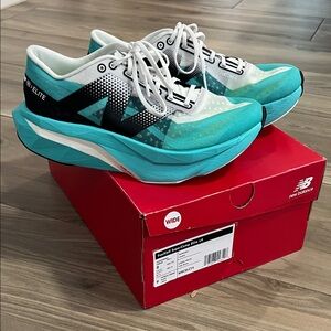 New Balance Women's FuelCell Supercomp Elite V4 size 8 wide
